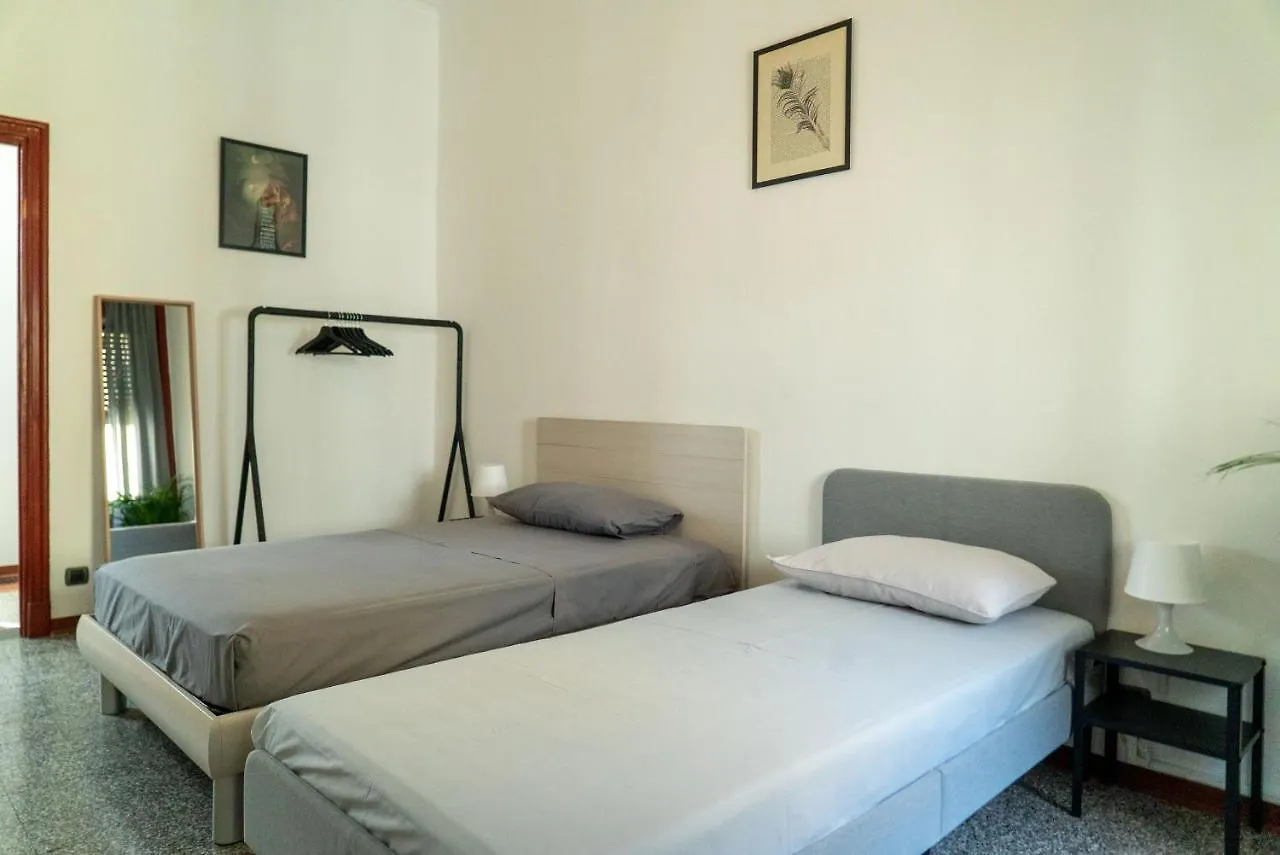 Three Bedroom Apartment In The Centre Of The City Milánó